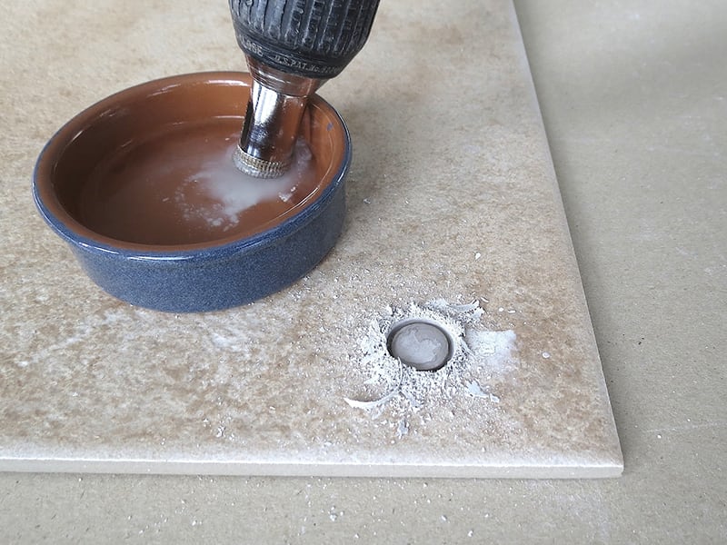 Как просверлить кафельную плитку чтобы не треснула?